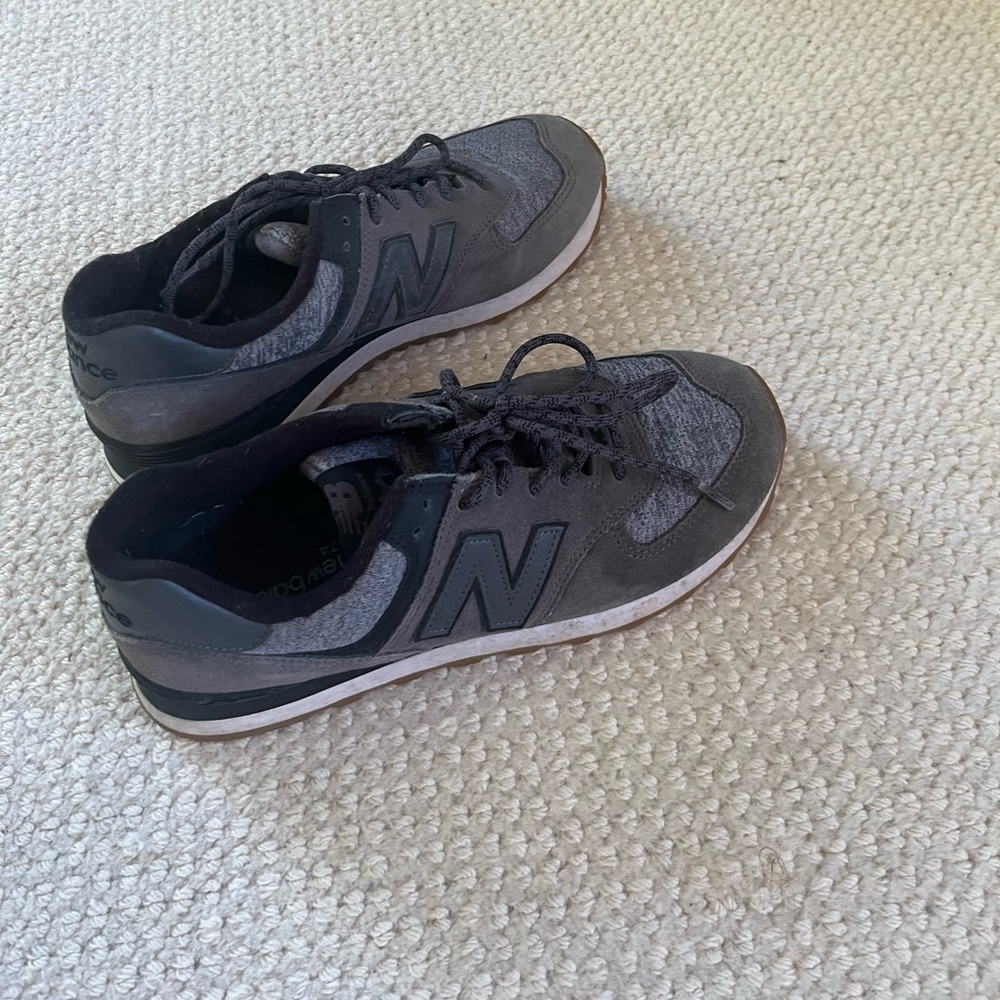 Hardly worn new balance 574